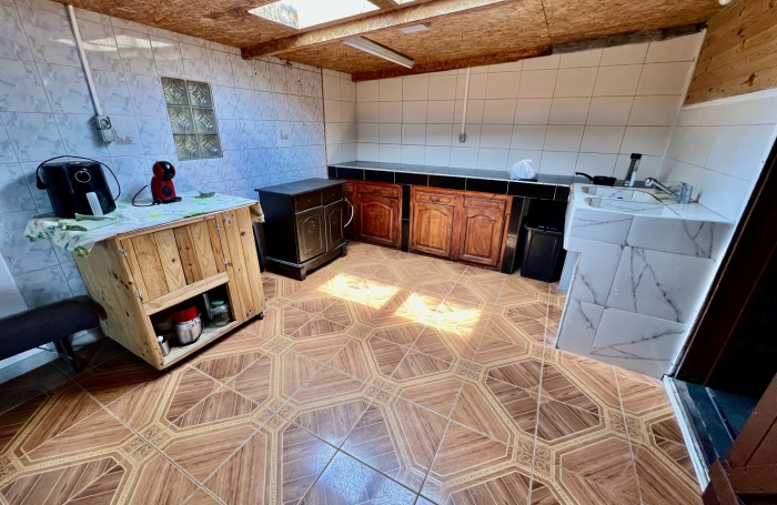 TAMPON 97430 - MAISON F4/5 À ÉTAGE - A RAFRAÎCHIR - QUARTIER VERDOYANT