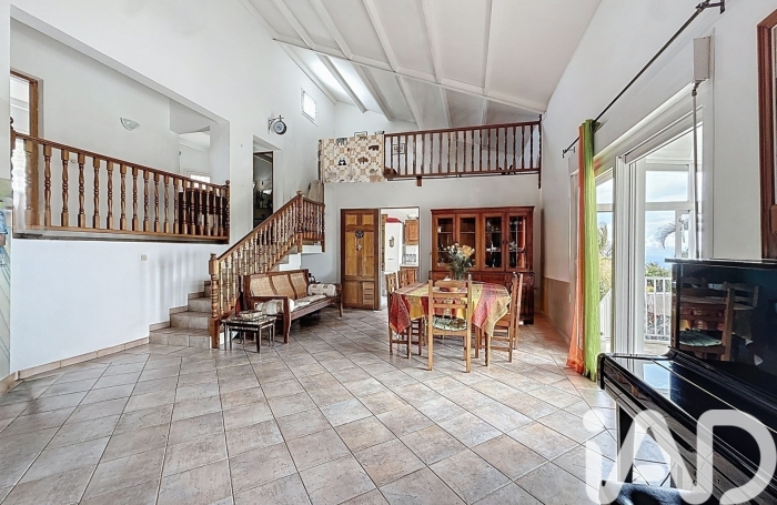 Vente Divers 185m&sup2; 5 pi&#232;ces Sainte Marie