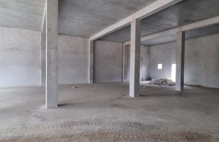 Location Local commercial 600m&sup2; 1 pi&#232;ce Sainte Suzanne