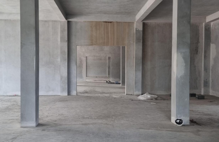 Location Local commercial 600m&sup2; 1 pi&#232;ce Sainte Suzanne