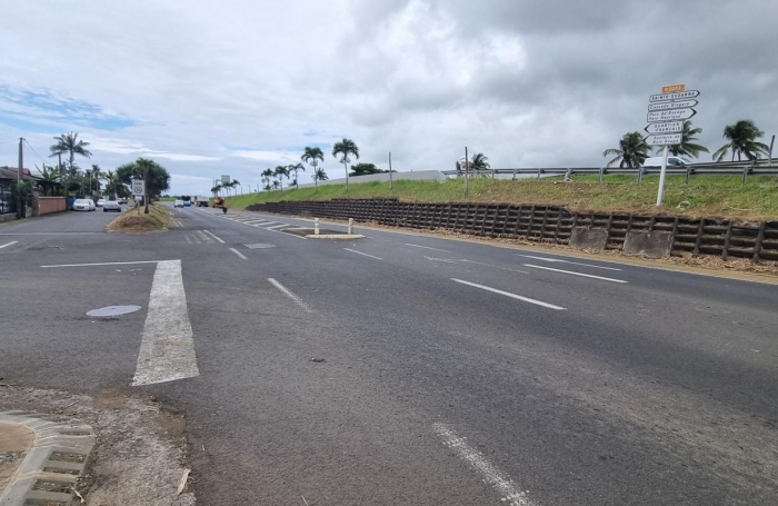 Location Local commercial 600m&sup2; 1 pi&#232;ce Sainte Suzanne