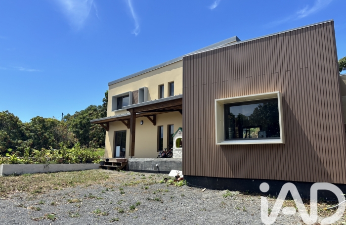 Vente Divers 140m&sup2; 4 pi&#232;ces Saint-Pierre