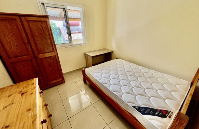 ENTRE DEUX 97414 - VILLA EN BON ETAT GENERAL - LUMINEUSE - CONFORTABLE - VUE DEGAGEE - PROCHE CENTRE