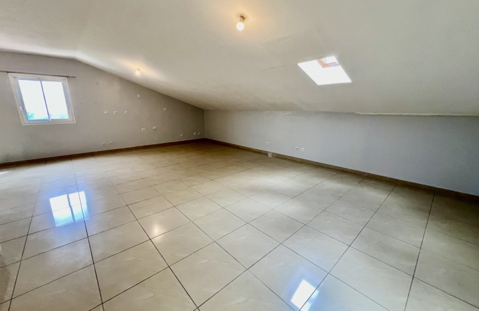 ENTRE DEUX 97414 - VILLA EN BON ETAT GENERAL - LUMINEUSE - CONFORTABLE - VUE DEGAGEE - PROCHE CENTRE