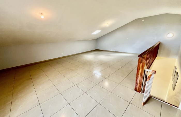 ENTRE DEUX 97414 - VILLA EN BON ETAT GENERAL - LUMINEUSE - CONFORTABLE - VUE DEGAGEE - PROCHE CENTRE