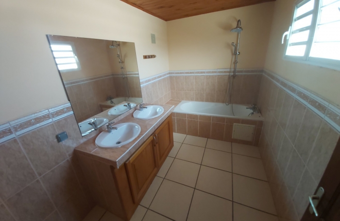 Location Maison 95m&sup2; 4 pi&#232;ces Ravine des Cabris