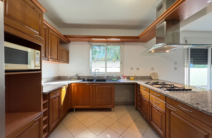 Location Maison 305.12m² 8 pièces Saint Denis