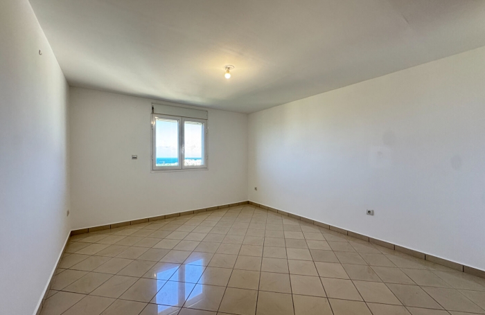 Location Maison 305.12m&sup2; 8 pi&egrave;ces Saint Denis