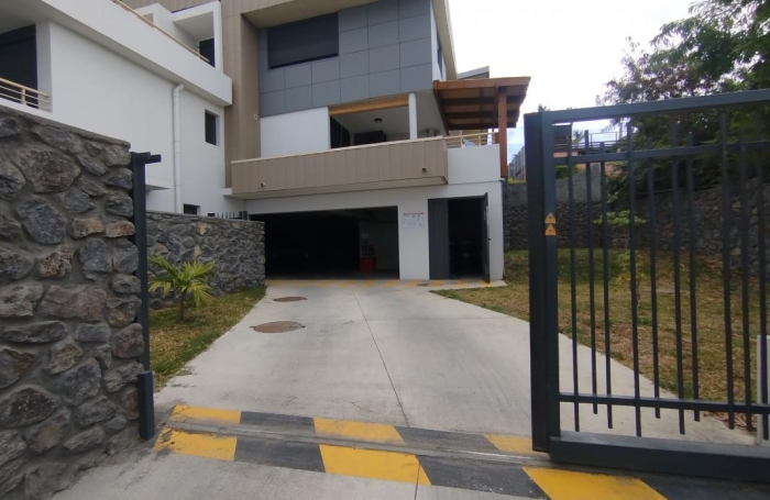 Location Appartement 94.6m&sup2; 4 pi&#232;ces Saint Gilles les Bains