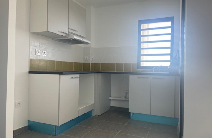 T2  PRESQUE NEUF  VUE MER GRANDE MONTEE  STE MARIE SOUMIS A CONDITIONS DE RESSOURCES