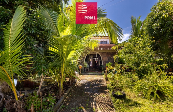 Vente Maison 160m&sup2; 9 pi&egrave;ces Sainte Suzanne