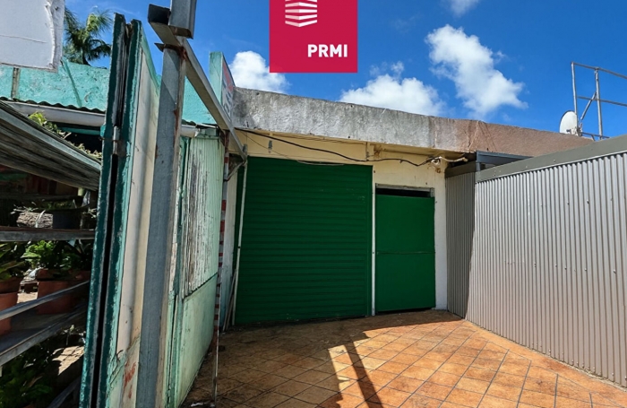 Vente Local commercial 240m&sup2; 4 pi&egrave;ces Sainte Suzanne