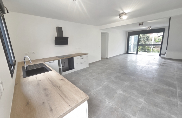A louer villa F4 neuve St Gilles les Hauts