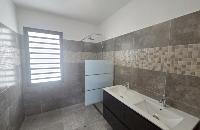 A louer villa F4 neuve St Gilles les Hauts