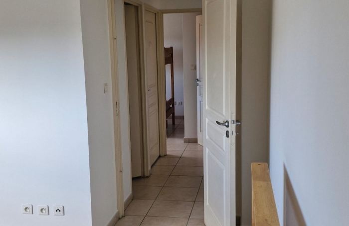 &Agrave; Saint-Denis, appartement meubl&eacute;  &agrave; louer pour famille avec enfant