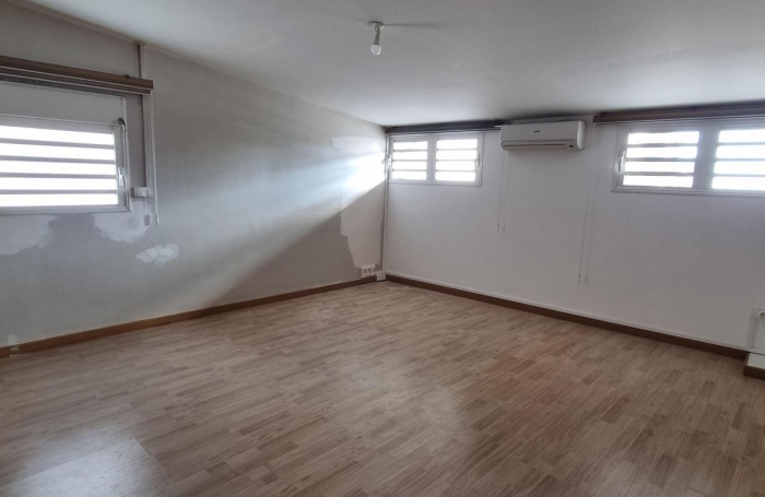 Location Bureaux 300m&sup2; 9 pièces Saint-Pierre
