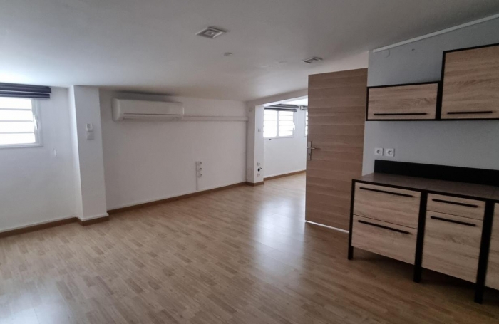 Location Bureaux 300m&sup2; 9 pièces Saint-Pierre