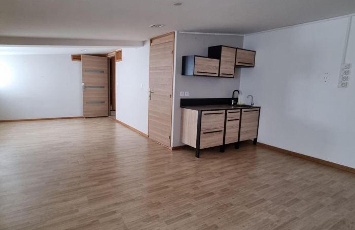 Location Bureaux 300m&sup2; 9 pièces Saint-Pierre