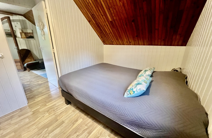 PETITE ILE 97429 - MAISON F5 LUMINEUSE - A ETAGE - VASTE TERRAIN - AU CALME