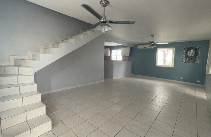 Maison avec terrasse &agrave; acheter &agrave; Sainte-Suzanne