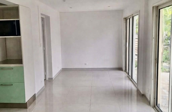 SAINT JOSEPH 97480 - VILLA F4 RENOVEE - FONCTIONNELLE ET LUMINEUSE - SECTEUR VERDOYANT