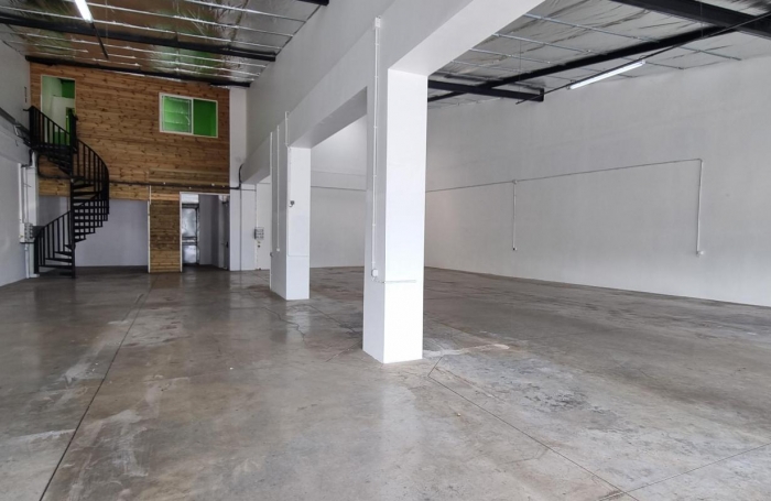 Location Local commercial 339m&sup2; 2 pièces Saint Louis