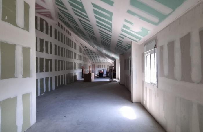 Location Bureaux 170m&sup2; 2 pièces Saint-Pierre