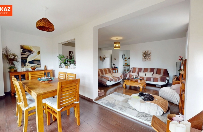 Vente Appartement 81.85m&sup2; 4 pi&egrave;ces Saint Gilles Les Hauts