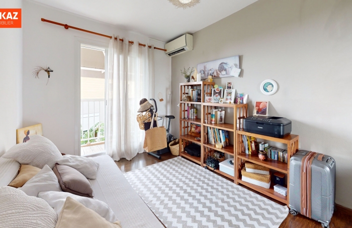 Vente Appartement 81.85m&sup2; 4 pi&egrave;ces Saint Gilles Les Hauts