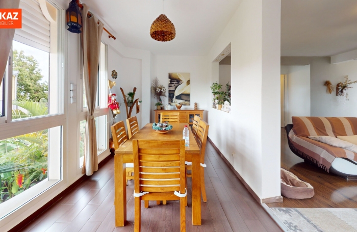 Vente Appartement 81.85m&sup2; 4 pi&egrave;ces Saint Gilles Les Hauts