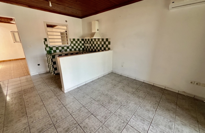 PETITE ILE 97429 - VILLA DE PLAIN PIED - HABITABLE DE SUITE - GARAGE - FACILE D'ACCES