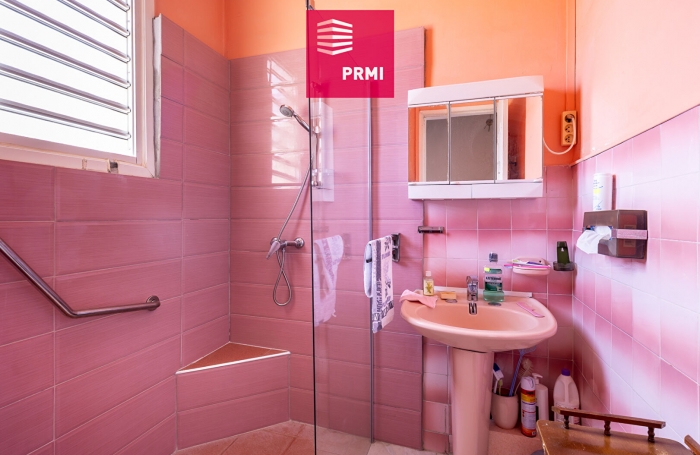 Vente Local commercial 143.22m&sup2; 6 pi&egrave;ces Saint Denis