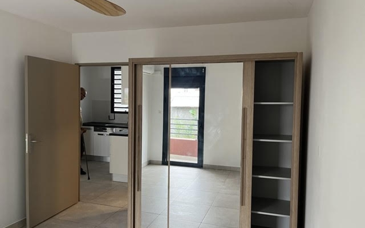 ST LEU CENTRE T2 BELLE TERRASSE