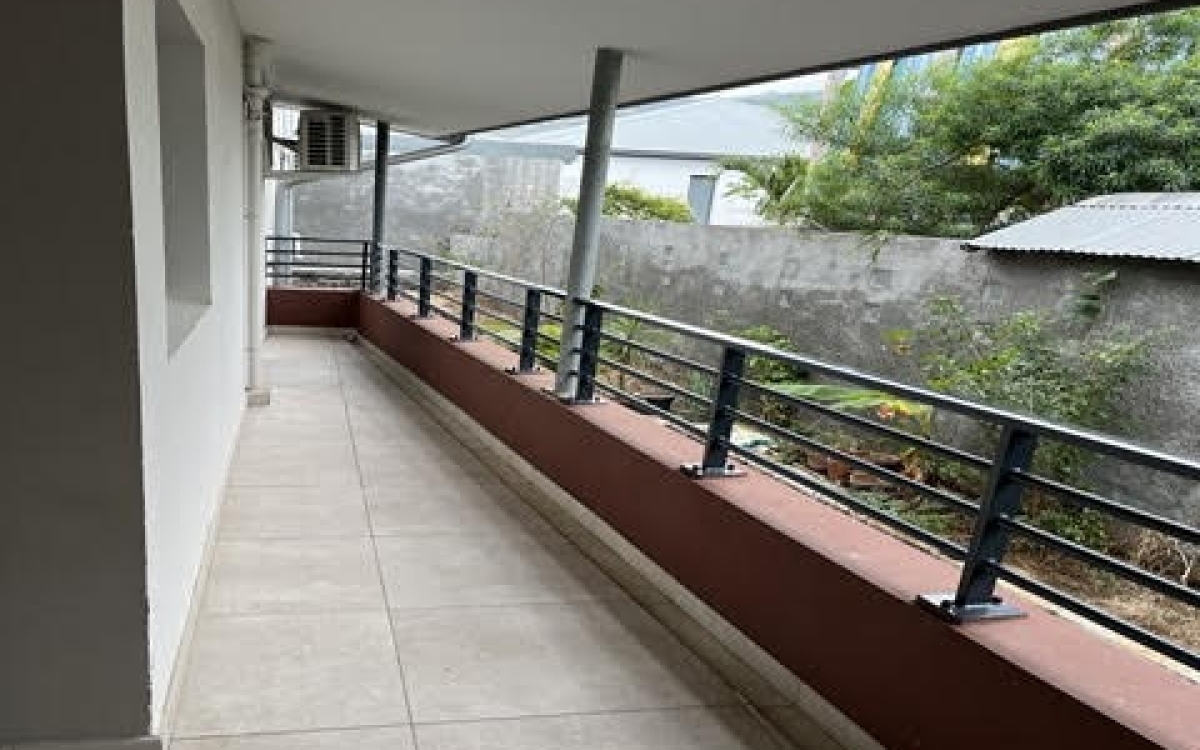 ST LEU CENTRE T2 BELLE TERRASSE