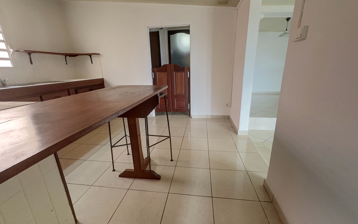 MAISON VILLE T3 AVEC PISCINE