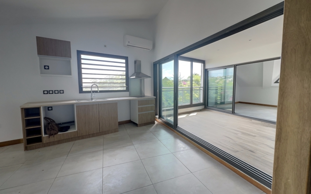 T5 148m2 CENTRE VILLE ST GILLES BAINS