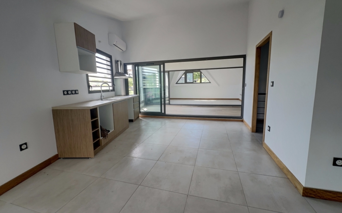T5 148m2 CENTRE VILLE ST GILLES BAINS