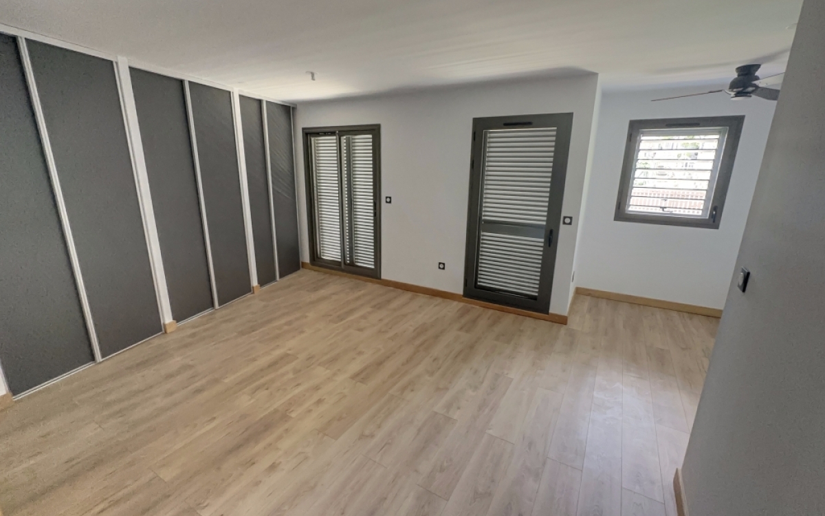 T5 148m2 CENTRE VILLE ST GILLES BAINS
