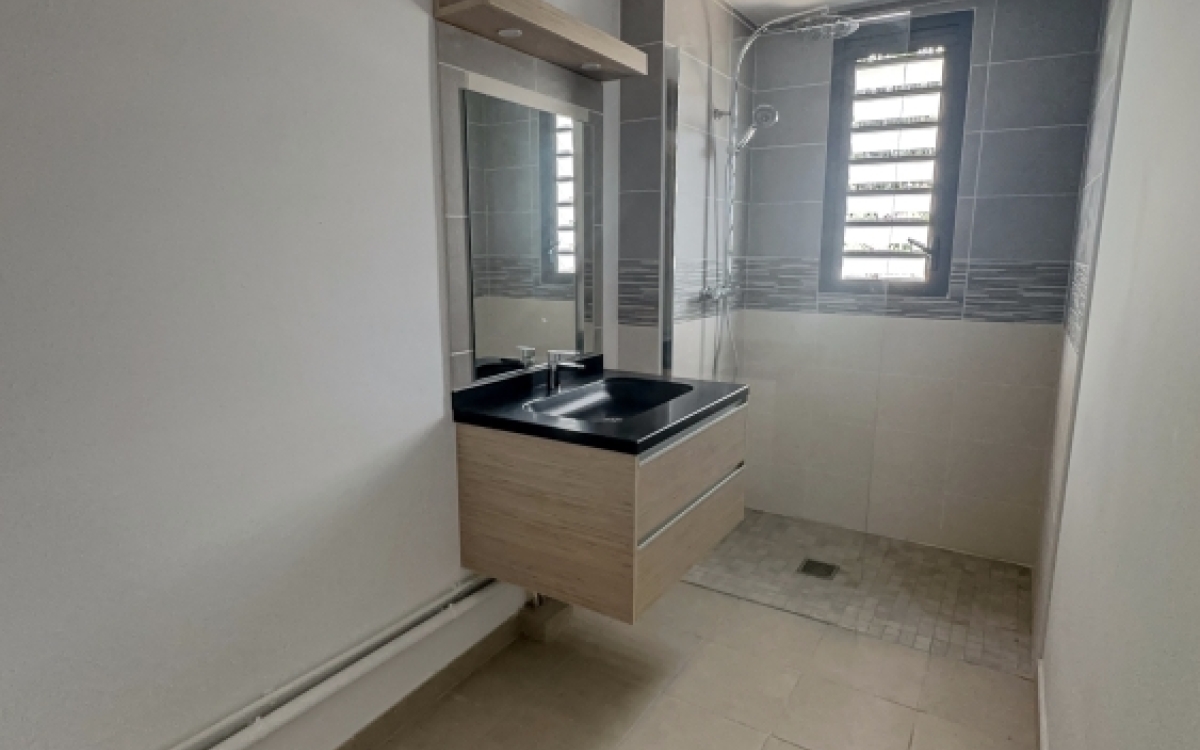 T5 148m2 CENTRE VILLE ST GILLES BAINS