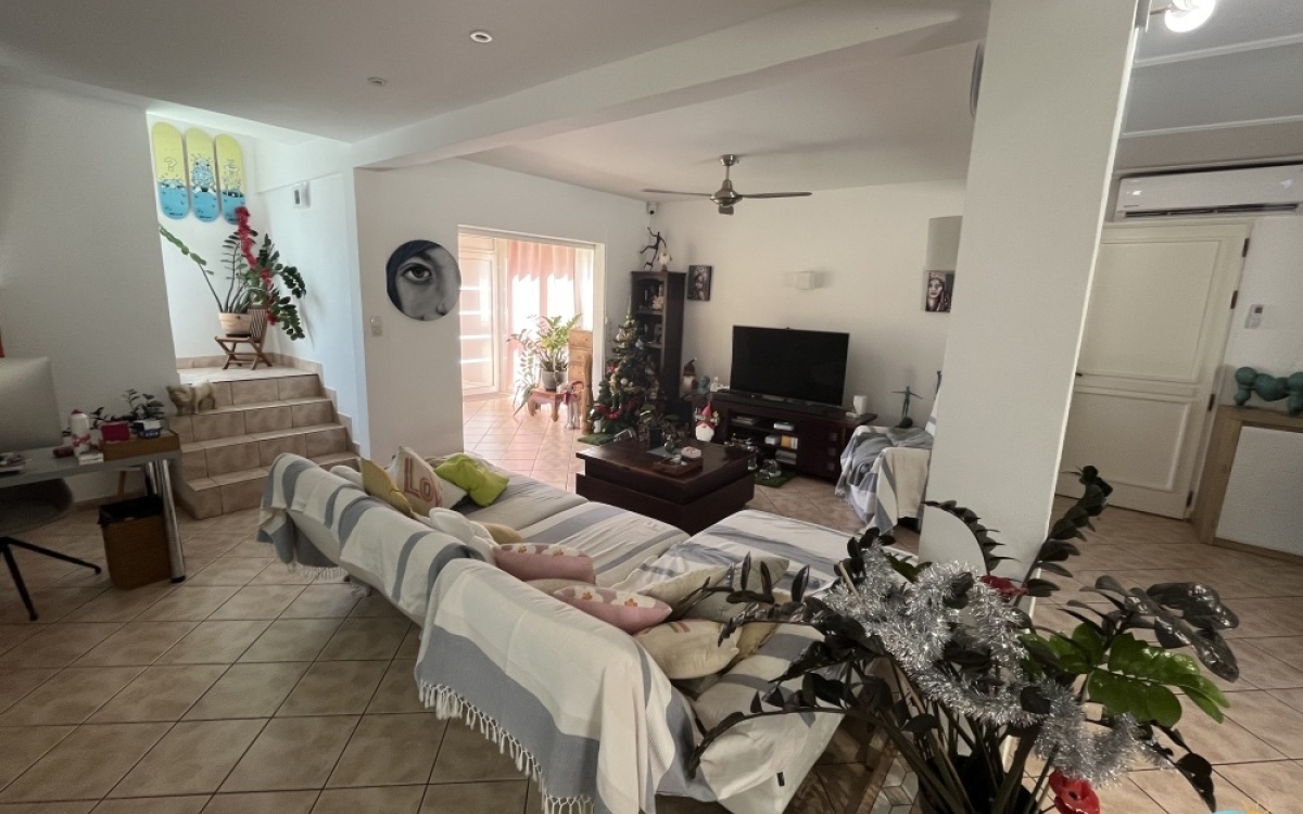 Villa meubl&eacute;e de standing &agrave; Saint-Pierre (Terre Sainte)