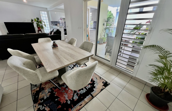 SAINT JOSEPH 97480 - APPARTEMENT F3  LUMINEUX ET CONFORTABLE - BEAUX VOLUMES - PROCHE CENTRE VILLE