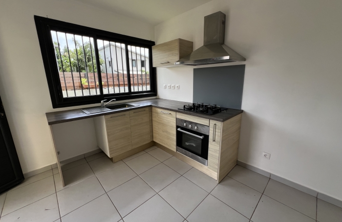 SAINT PIERRE 97410 - VILLA &Agrave; &Eacute;TAGE - HABITABLE DE SUITE - ENVIRONNEMENT CALME