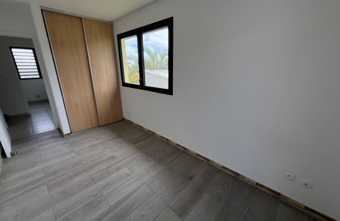 SAINT PIERRE 97410 - VILLA &Agrave; &Eacute;TAGE - HABITABLE DE SUITE - ENVIRONNEMENT CALME