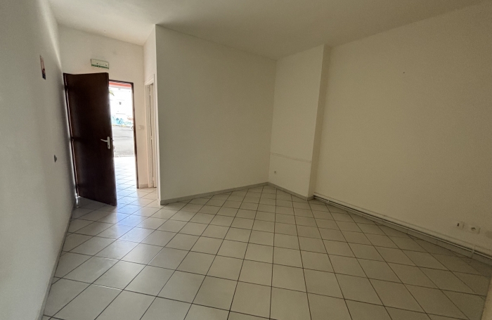 &Agrave; LOUER LOCAL - TAMPON