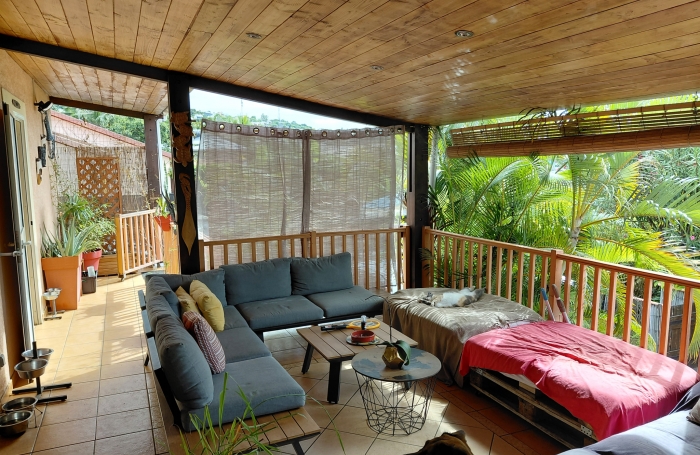 &Agrave; vendre &agrave; La plaine Saint-Paul : maison avec varangue, piscine, 4 chambres