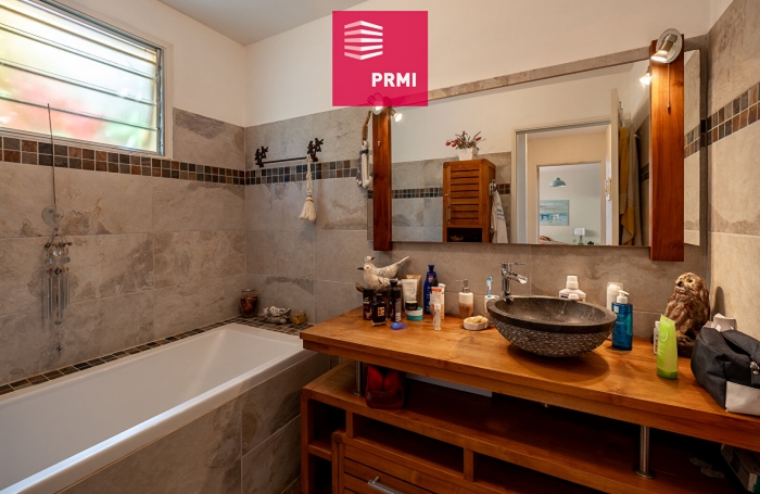 Vente Maison 135m&sup2; 5 pi&egrave;ces Saint Gilles les Bains