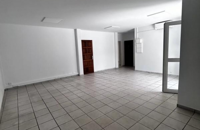 Location Bureaux 80m&sup2; 4 pièces Saint-Pierre