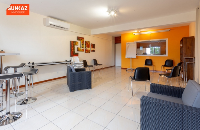 Location Local commercial 66m&sup2; 1 pi&egrave;ce Saint-Pierre