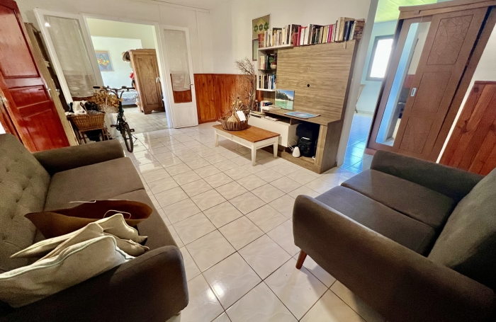 SAINT PHILIPPE 97442 - VILLA A ETAGE - BEAUX VOLUMES - PROCHE ECOLES ET COMMODITES