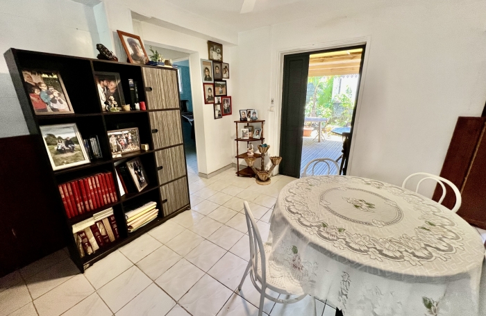 SAINT PHILIPPE 97442 - VILLA A ETAGE - BEAUX VOLUMES - PROCHE ECOLES ET COMMODITES